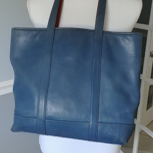 Coach - Picture 3 of 11